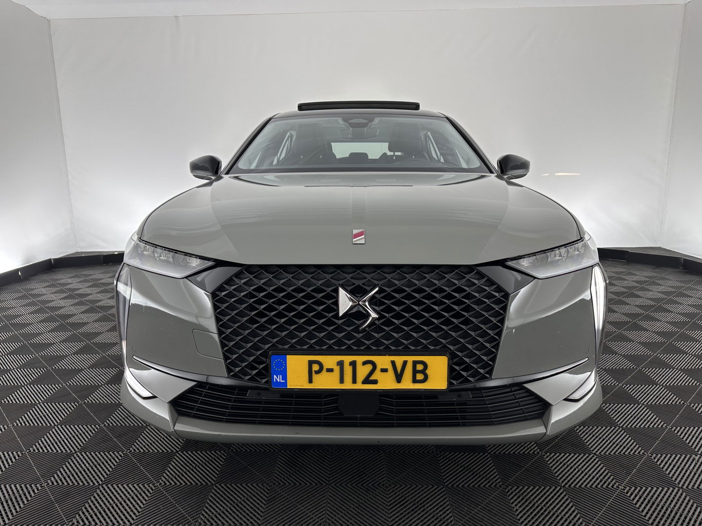 DS DS 4 1.6 PureTech Performance Line Aut. *PANO | LEATHER-MICROFIBRE | FULL-LED | HEATED-SPORTSEATS | DIGI-COCKPIT | KEYLESS | CAMERA | LANE-ASSIST | CARPLAY | ECC | PDC | 19''ALU | TOWBAR*
