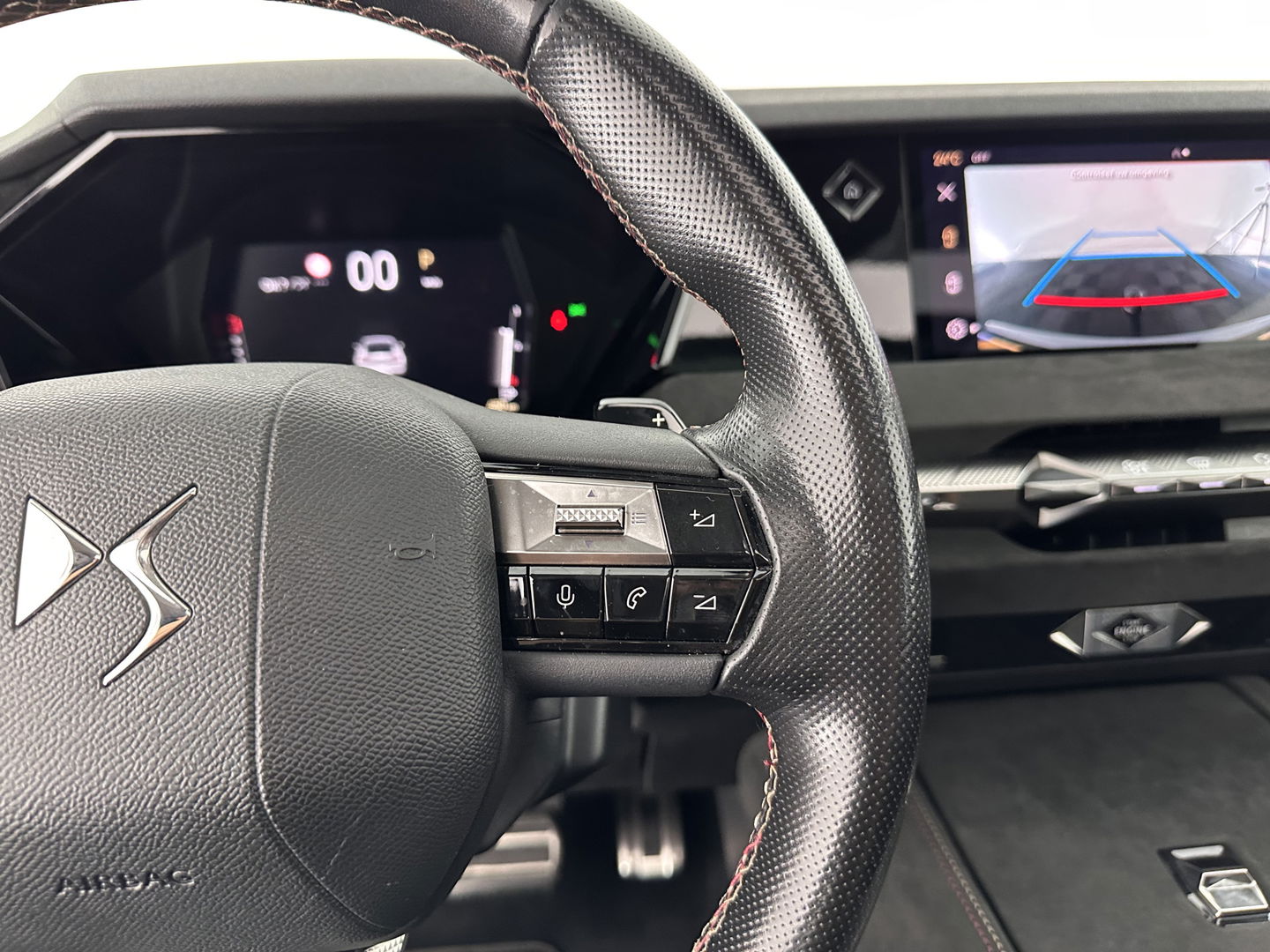 DS DS 4 1.6 PureTech Performance Line Aut. *PANO | LEATHER-MICROFIBRE | FULL-LED | HEATED-SPORTSEATS | DIGI-COCKPIT | KEYLESS | CAMERA | LANE-ASSIST | CARPLAY | ECC | PDC | 19''ALU | TOWBAR*