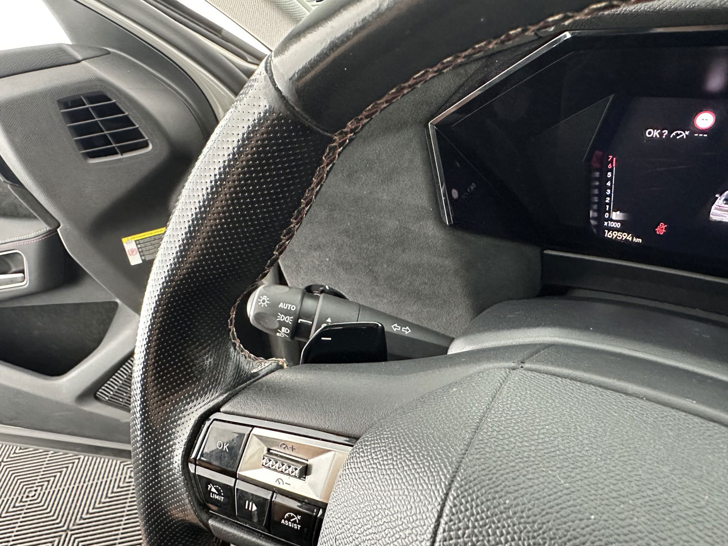 DS DS 4 1.6 PureTech Performance Line Aut. *PANO | LEATHER-MICROFIBRE | FULL-LED | HEATED-SPORTSEATS | DIGI-COCKPIT | KEYLESS | CAMERA | LANE-ASSIST | CARPLAY | ECC | PDC | 19''ALU | TOWBAR*