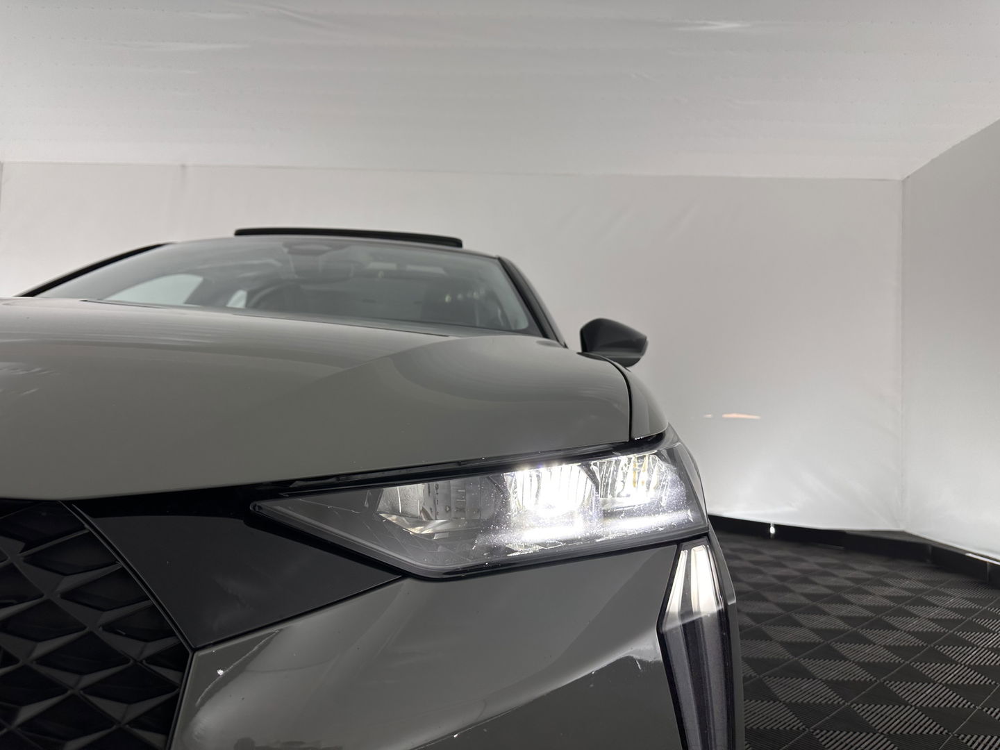 DS DS 4 1.6 PureTech Performance Line Aut. *PANO | LEATHER-MICROFIBRE | FULL-LED | HEATED-SPORTSEATS | DIGI-COCKPIT | KEYLESS | CAMERA | LANE-ASSIST | CARPLAY | ECC | PDC | 19''ALU | TOWBAR*