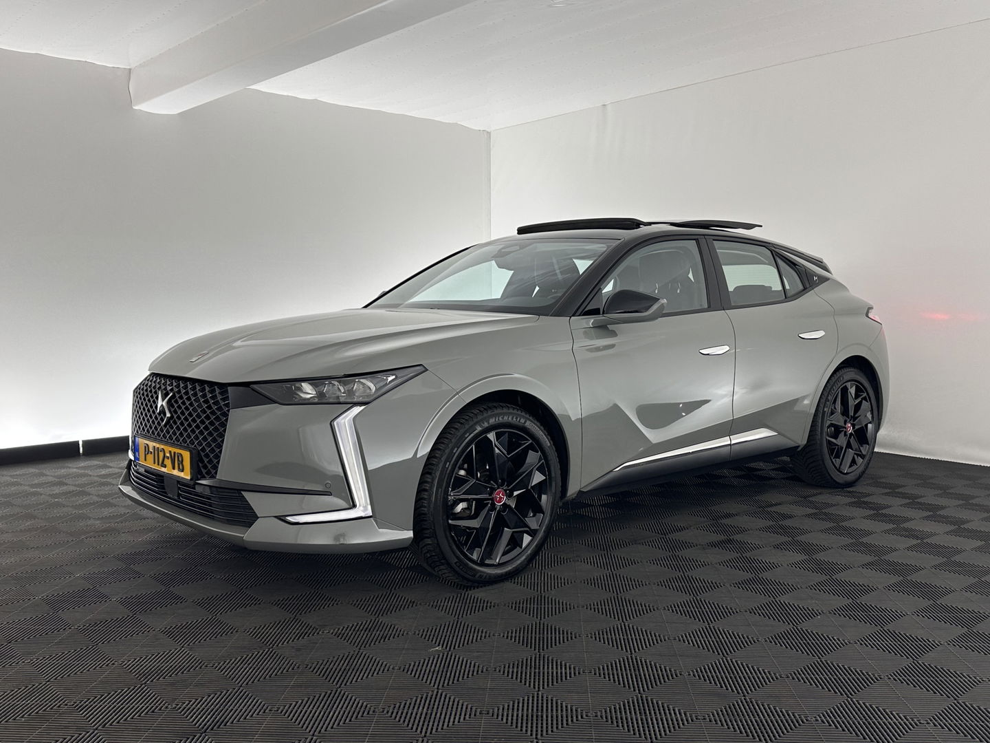 DS DS 4 1.6 PureTech Performance Line Aut. *PANO | LEATHER-MICROFIBRE | FULL-LED | HEATED-SPORTSEATS | DIGI-COCKPIT | KEYLESS | CAMERA | LANE-ASSIST | CARPLAY | ECC | PDC | 19''ALU | TOWBAR*