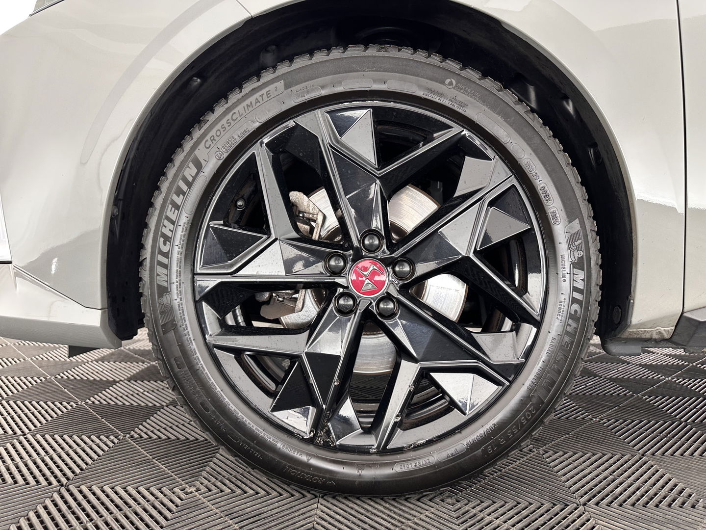 DS DS 4 1.6 PureTech Performance Line Aut. *PANO | LEATHER-MICROFIBRE | FULL-LED | HEATED-SPORTSEATS | DIGI-COCKPIT | KEYLESS | CAMERA | LANE-ASSIST | CARPLAY | ECC | PDC | 19''ALU | TOWBAR*