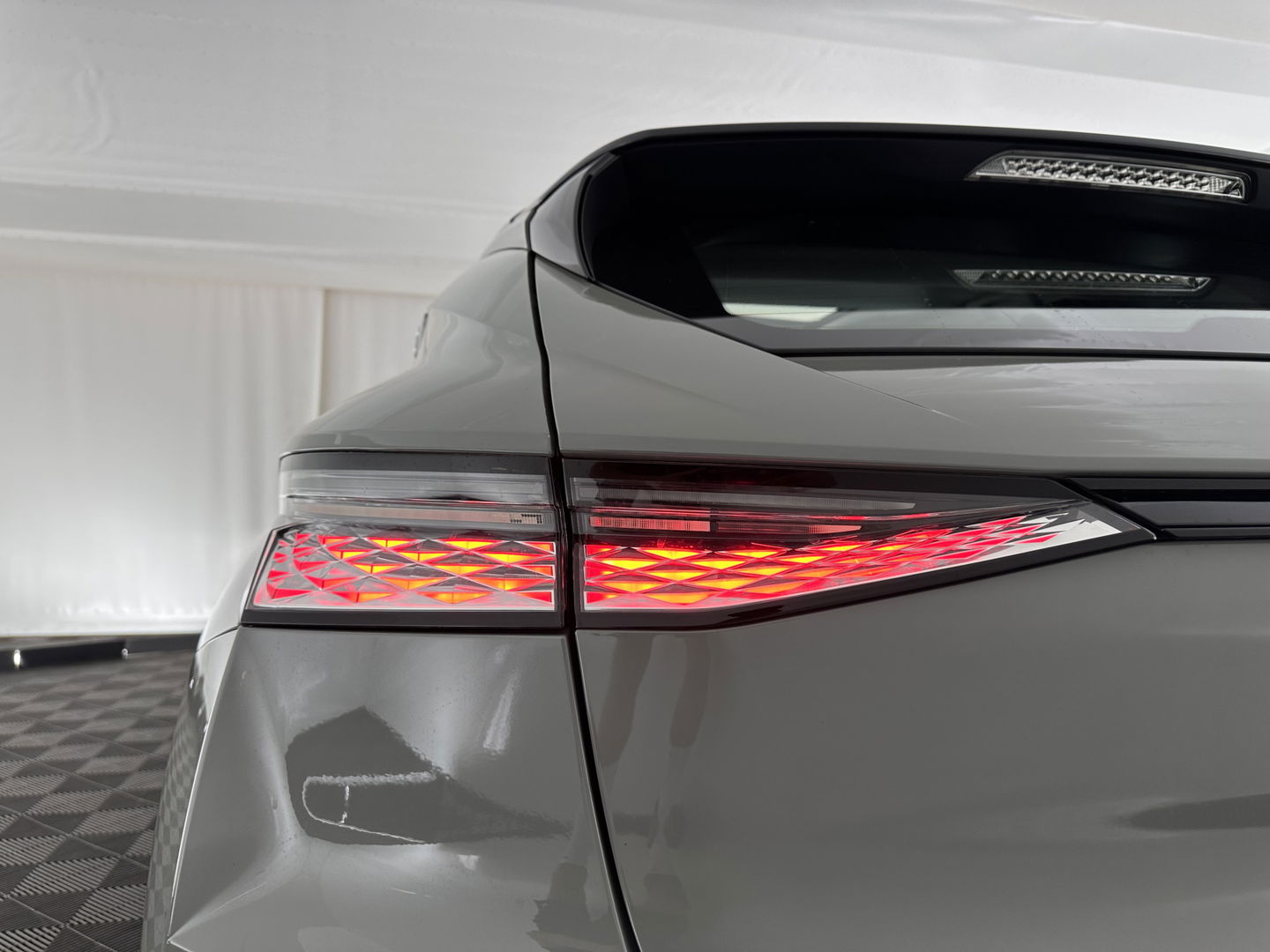 DS DS 4 1.6 PureTech Performance Line Aut. *PANO | LEATHER-MICROFIBRE | FULL-LED | HEATED-SPORTSEATS | DIGI-COCKPIT | KEYLESS | CAMERA | LANE-ASSIST | CARPLAY | ECC | PDC | 19''ALU | TOWBAR*