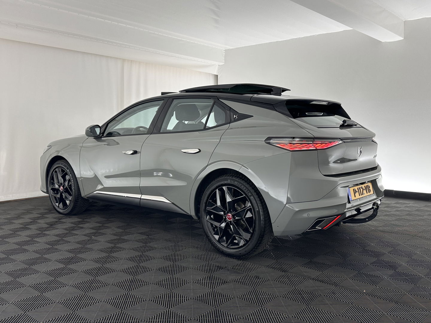 DS DS 4 1.6 PureTech Performance Line Aut. *PANO | LEATHER-MICROFIBRE | FULL-LED | HEATED-SPORTSEATS | DIGI-COCKPIT | KEYLESS | CAMERA | LANE-ASSIST | CARPLAY | ECC | PDC | 19''ALU | TOWBAR*