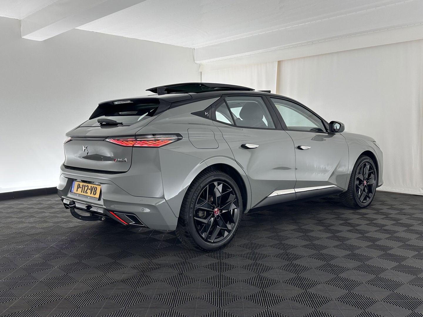 DS DS 4 1.6 PureTech Performance Line Aut. *PANO | LEATHER-MICROFIBRE | FULL-LED | HEATED-SPORTSEATS | DIGI-COCKPIT | KEYLESS | CAMERA | LANE-ASSIST | CARPLAY | ECC | PDC | 19''ALU | TOWBAR*
