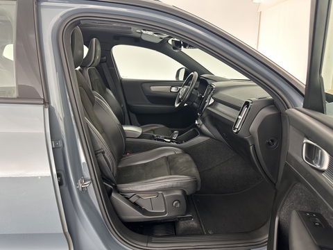 Volvo XC40 1.5 T5 Recharge R-Design (INCL-BTW) Aut. *PANO | DIGI-COCKPIT | FULL-LED | BLIND-SPOT | LANE-ASSIST | PREMIUM-AUDIO | KEYLESS | CARPLAY | NAVI-FULLMAP | LEATHER-ALCANTARA | ECC | PDC | HEATED-SPORTSEATS | TOWBAR | 19