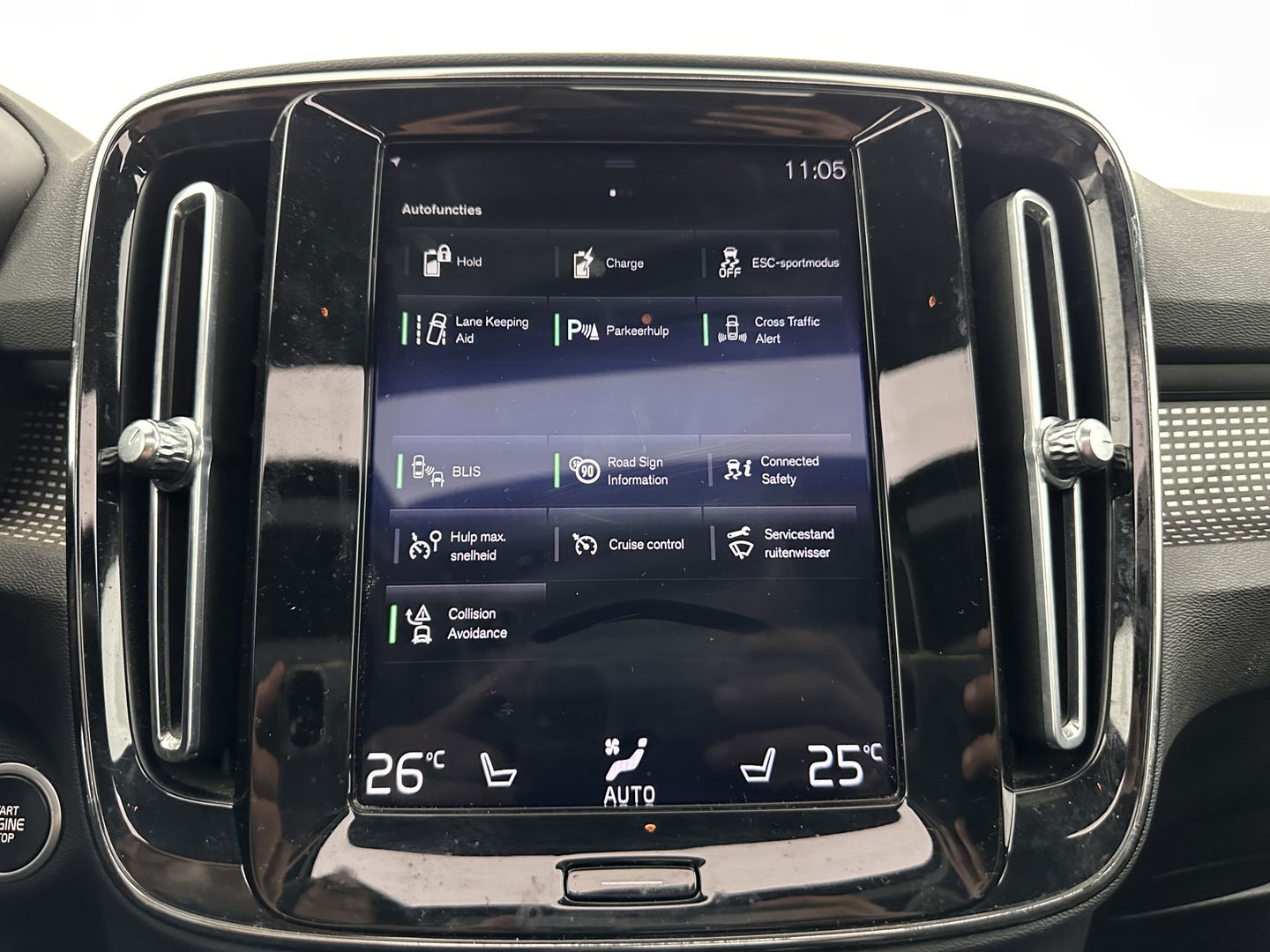 Volvo XC40 1.5 T5 Recharge R-Design (INCL-BTW) Aut. *PANO | DIGI-COCKPIT | FULL-LED | BLIND-SPOT | LANE-ASSIST | PREMIUM-AUDIO | KEYLESS | CARPLAY | NAVI-FULLMAP | LEATHER-ALCANTARA | ECC | PDC | HEATED-SPORTSEATS | TOWBAR | 19