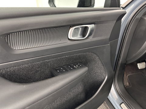 Volvo XC40 1.5 T5 Recharge R-Design (INCL-BTW) Aut. *PANO | DIGI-COCKPIT | FULL-LED | BLIND-SPOT | LANE-ASSIST | PREMIUM-AUDIO | KEYLESS | CARPLAY | NAVI-FULLMAP | LEATHER-ALCANTARA | ECC | PDC | HEATED-SPORTSEATS | TOWBAR | 19