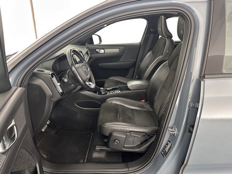 Volvo XC40 1.5 T5 Recharge R-Design (INCL-BTW) Aut. *PANO | DIGI-COCKPIT | FULL-LED | BLIND-SPOT | LANE-ASSIST | PREMIUM-AUDIO | KEYLESS | CARPLAY | NAVI-FULLMAP | LEATHER-ALCANTARA | ECC | PDC | HEATED-SPORTSEATS | TOWBAR | 19