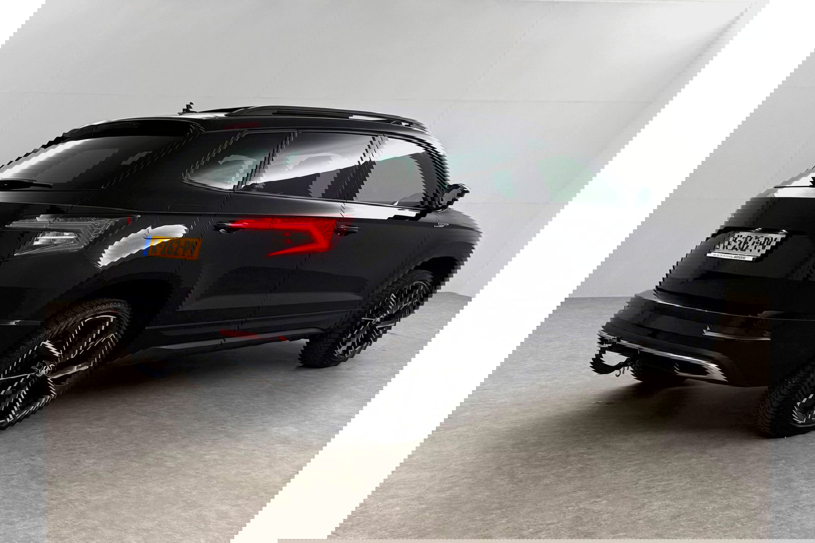 Škoda Karoq 1.5 TSI ACT 150PK Sportline DSG Pano Sfeer Trekhaak LED Virtual Camera Carplay Clima Cruise Navi PDC 19"LMV