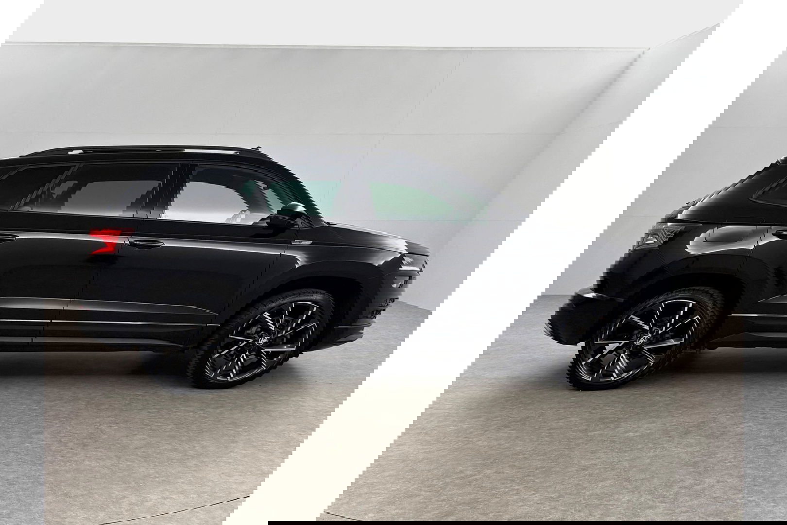 Škoda Karoq 1.5 TSI ACT 150PK Sportline DSG Pano Sfeer Trekhaak LED Virtual Camera Carplay Clima Cruise Navi PDC 19"LMV