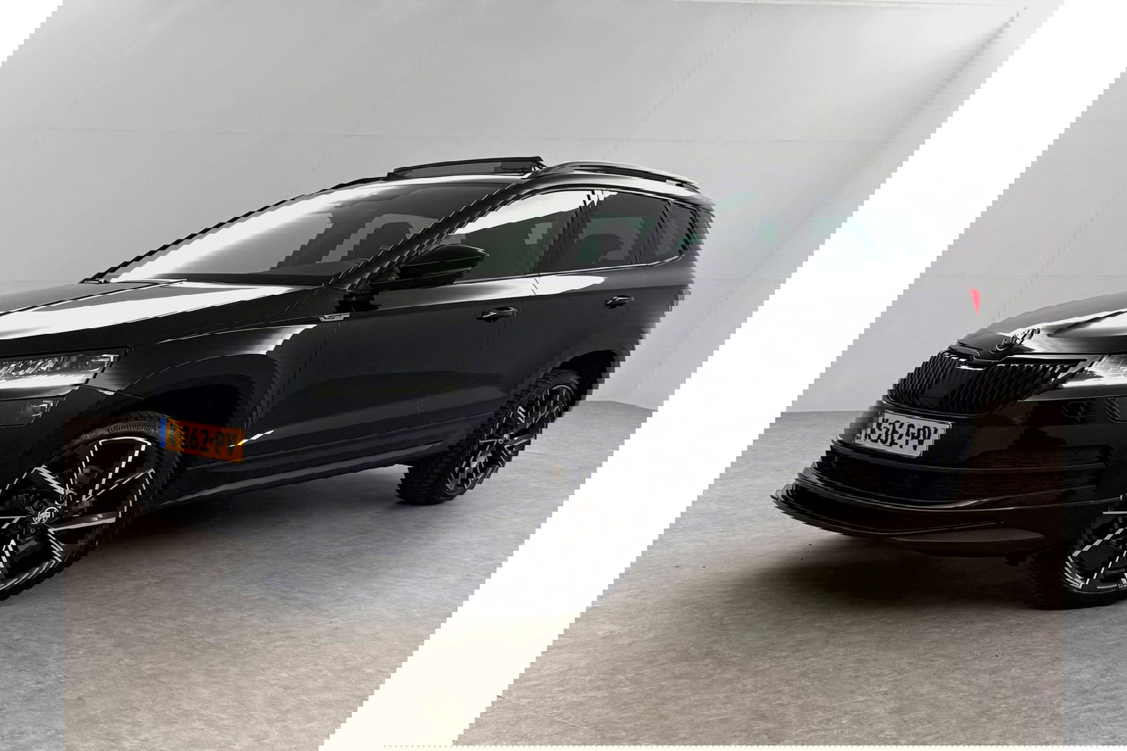 Škoda Karoq 1.5 TSI ACT 150PK Sportline DSG Pano Sfeer Trekhaak LED Virtual Camera Carplay Clima Cruise Navi PDC 19"LMV