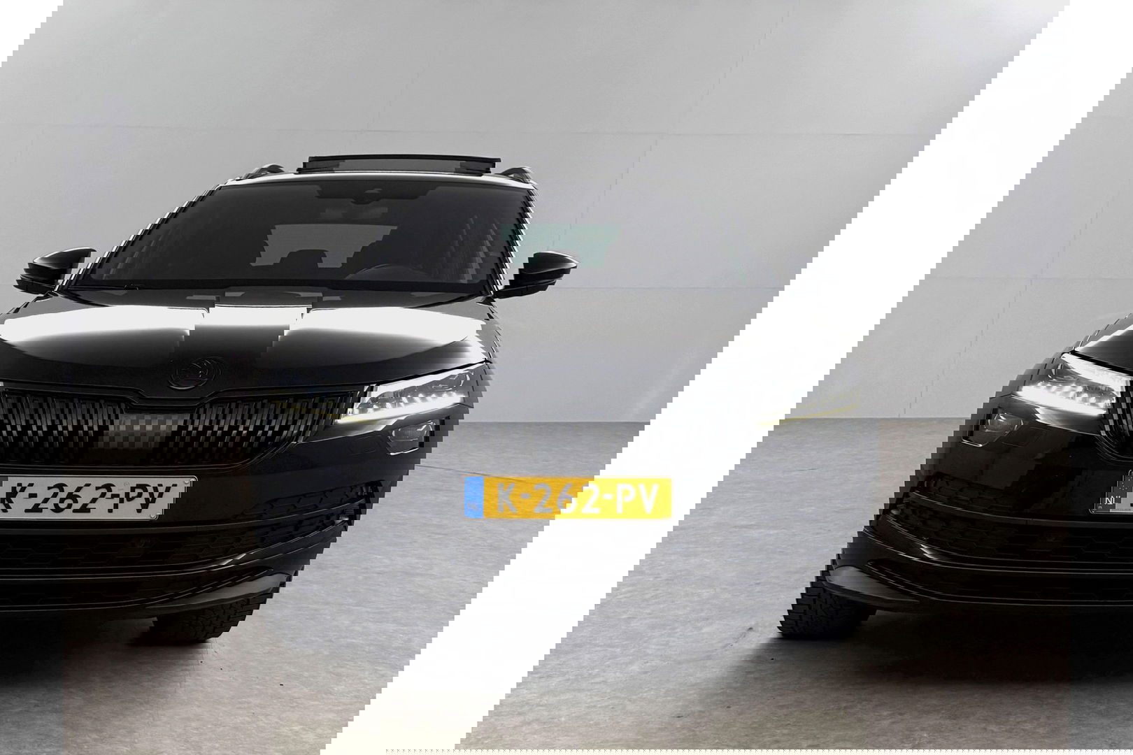Škoda Karoq 1.5 TSI ACT 150PK Sportline DSG Pano Sfeer Trekhaak LED Virtual Camera Carplay Clima Cruise Navi PDC 19"LMV