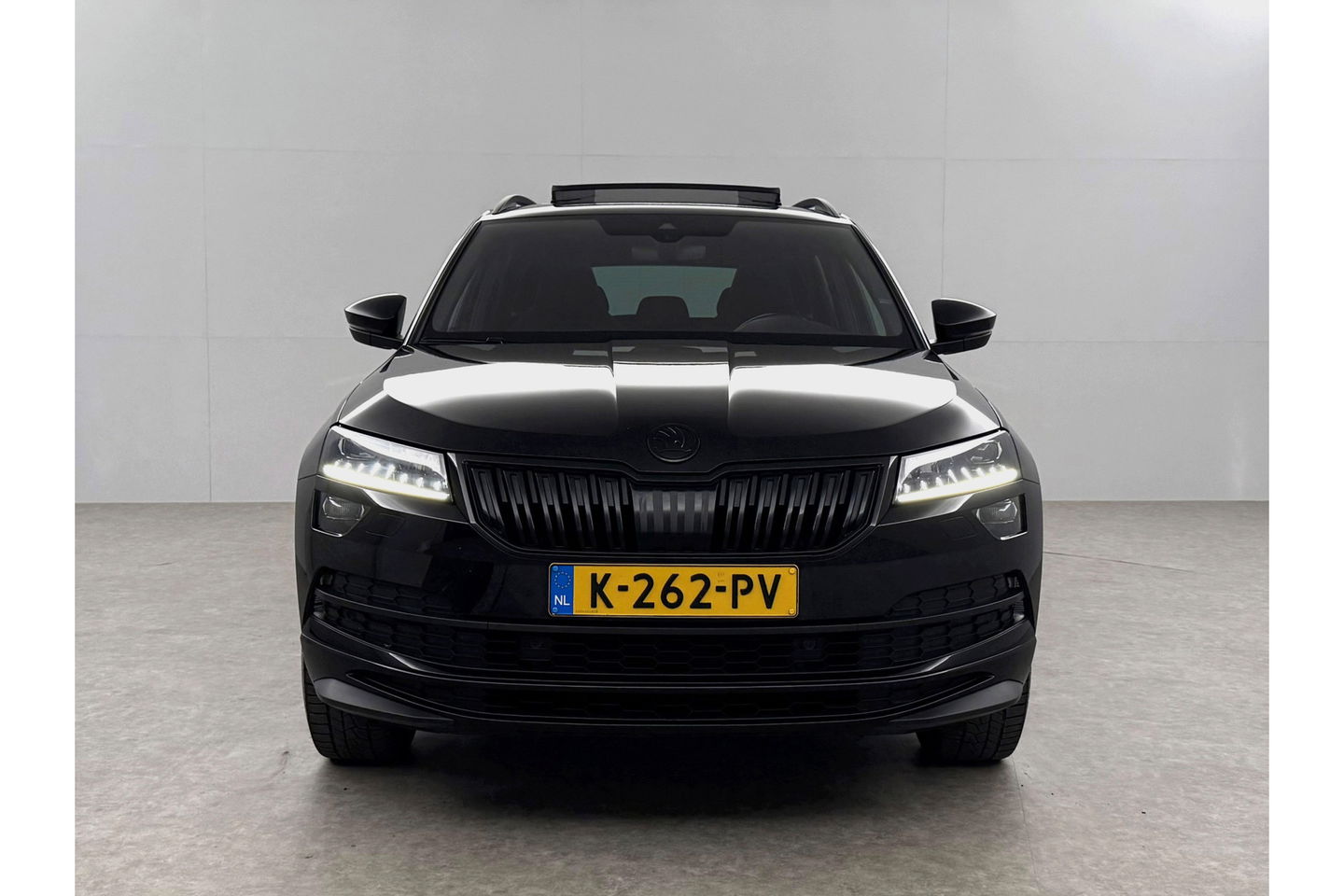 Škoda Karoq 1.5 TSI ACT 150PK Sportline DSG Pano Sfeer Trekhaak LED Virtual Camera Carplay Clima Cruise Navi PDC 19"LMV