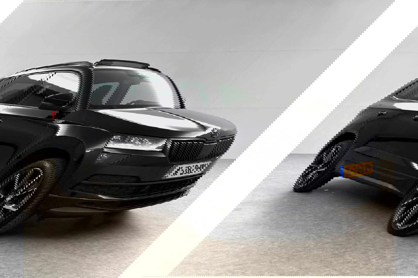 Škoda Karoq 1.5 TSI ACT 150PK Sportline DSG Pano Sfeer Trekhaak LED Virtual Camera Carplay Clima Cruise Navi PDC 19"LMV