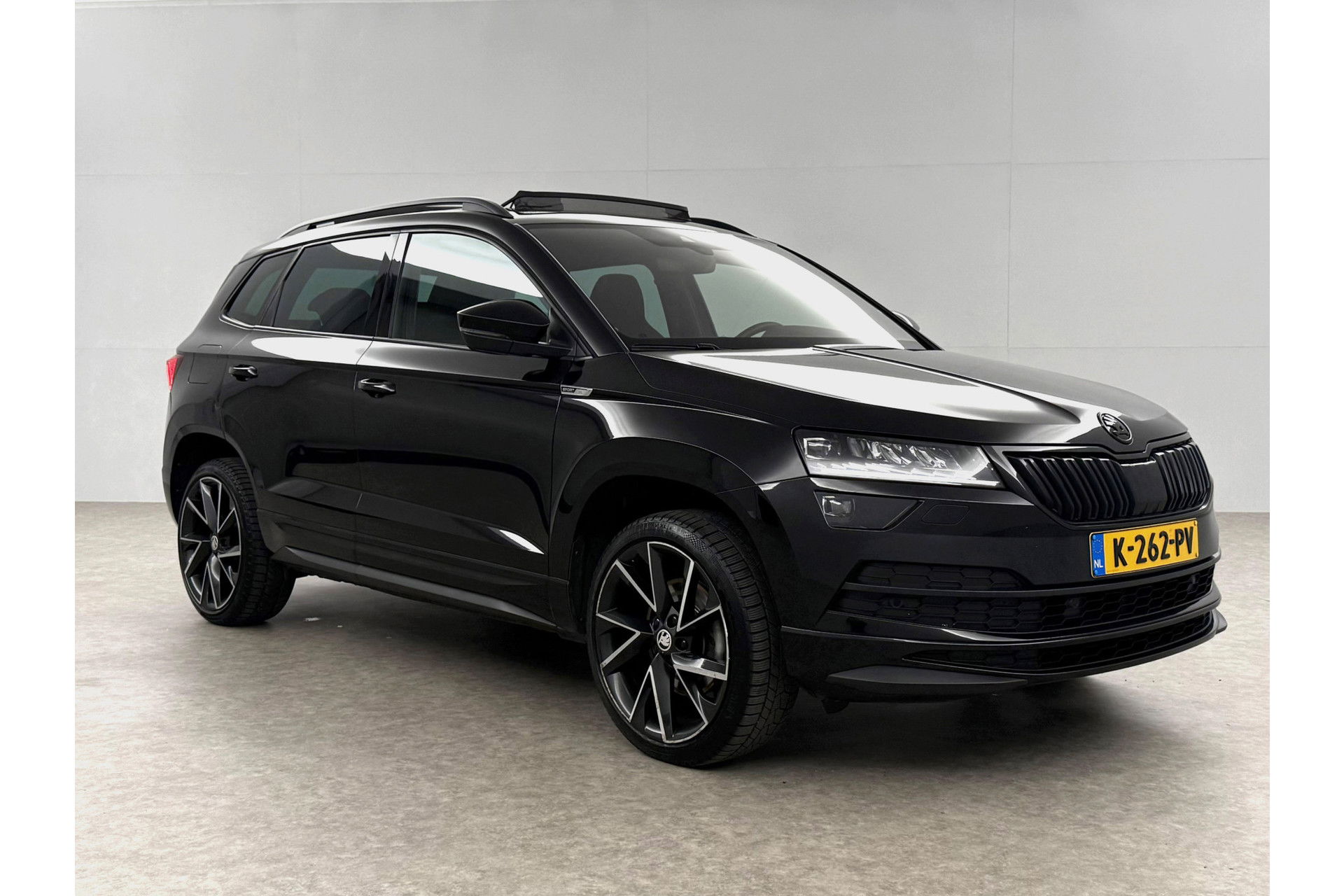 Škoda Karoq 1.5 TSI ACT 150PK Sportline | Panoramadak | Sfeerver. | Trekhaak | LED | Camera | Virtual Cockpit | Carplay