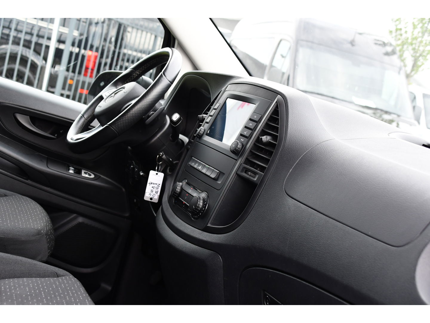 Mercedes-Benz Vito 116 CDI L3 Black Edition Camera, Cruise, Carplay, 164pk, LED, Automaat, Stoelverwarming, Trekhaak, Multimedia, Uniek!