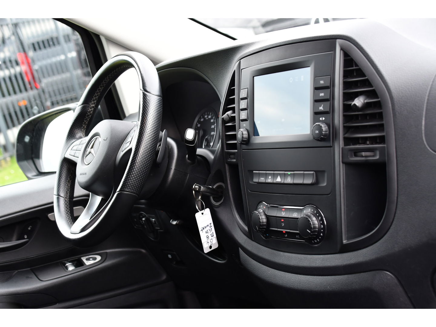 Mercedes-Benz Vito 116 CDI L3 Black Edition Camera, Cruise, Carplay, 164pk, LED, Automaat, Stoelverwarming, Trekhaak, Multimedia, Uniek!