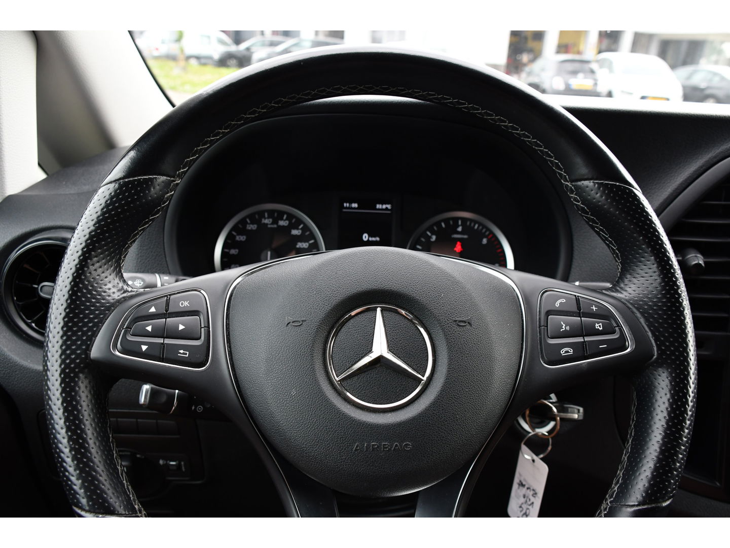 Mercedes-Benz Vito 116 CDI L3 Black Edition Camera, Cruise, Carplay, 164pk, LED, Automaat, Stoelverwarming, Trekhaak, Multimedia, Uniek!