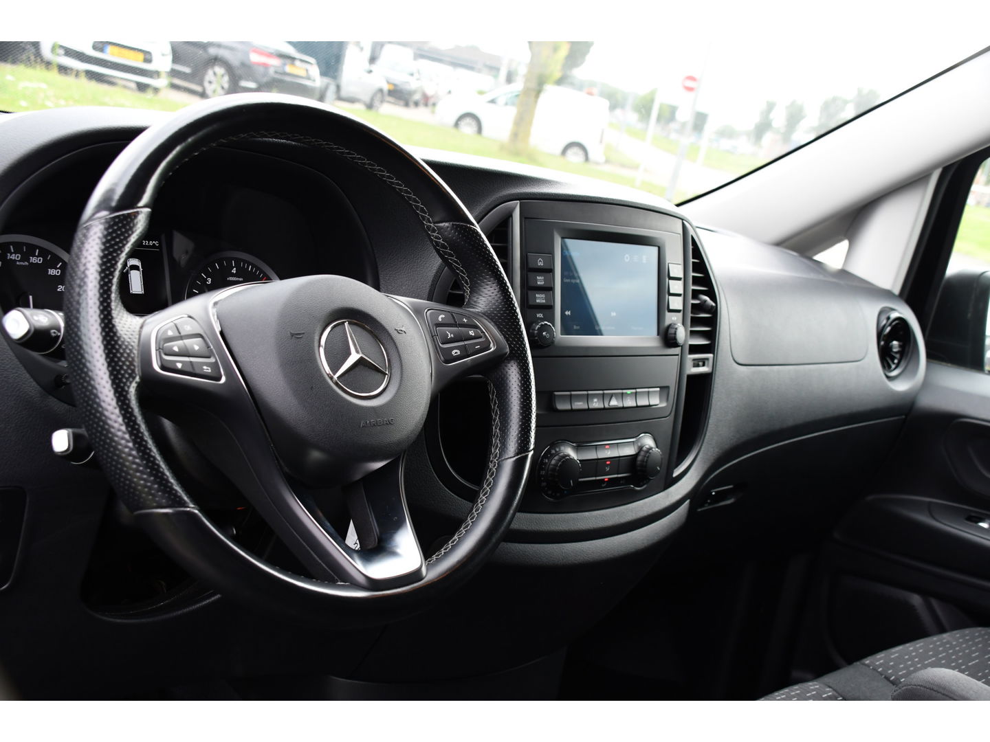 Mercedes-Benz Vito 116 CDI L3 Black Edition Camera, Cruise, Carplay, 164pk, LED, Automaat, Stoelverwarming, Trekhaak, Multimedia, Uniek!