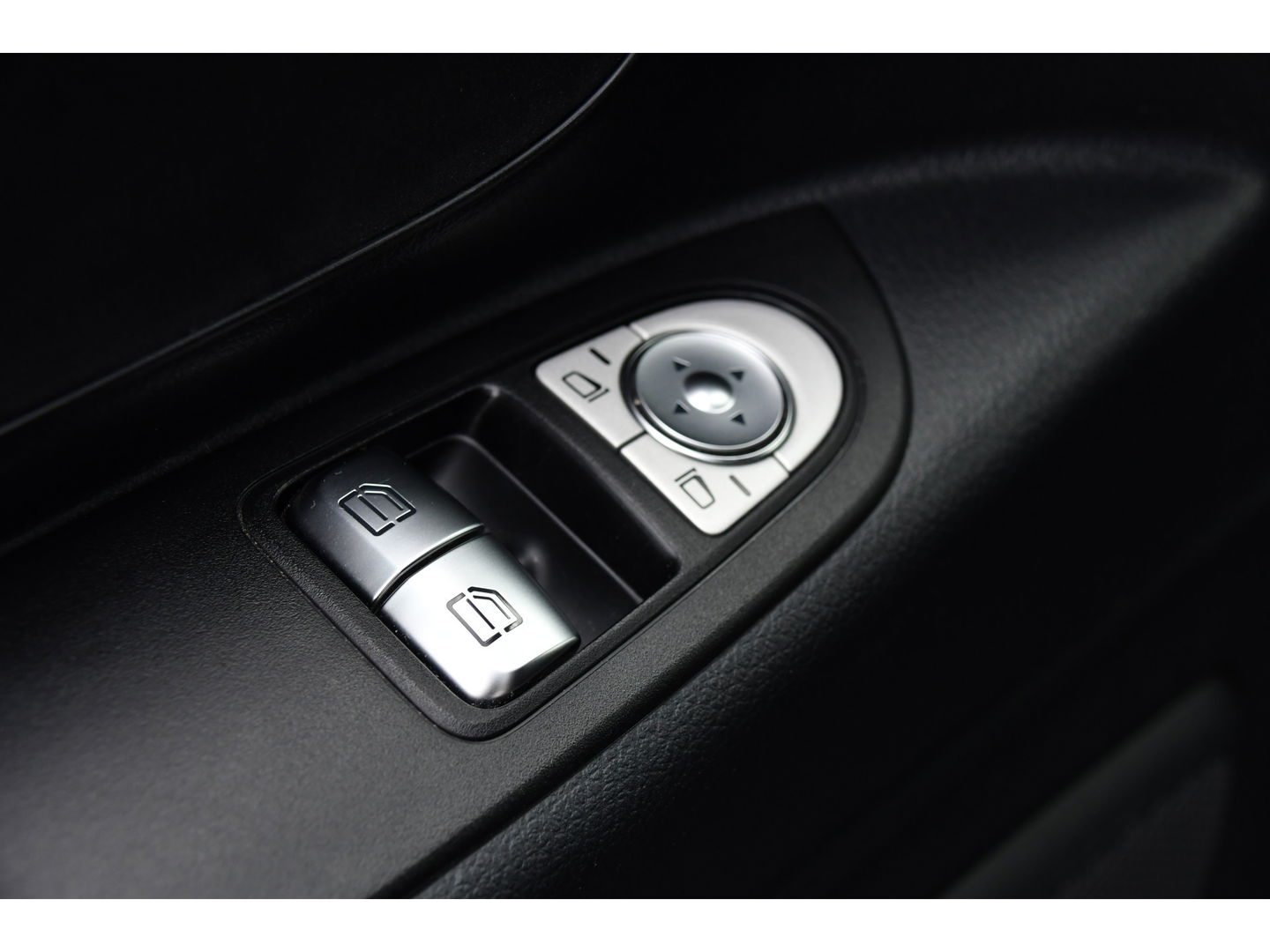 Mercedes-Benz Vito 116 CDI L3 Black Edition Camera, Cruise, Carplay, 164pk, LED, Automaat, Stoelverwarming, Trekhaak, Multimedia, Uniek!