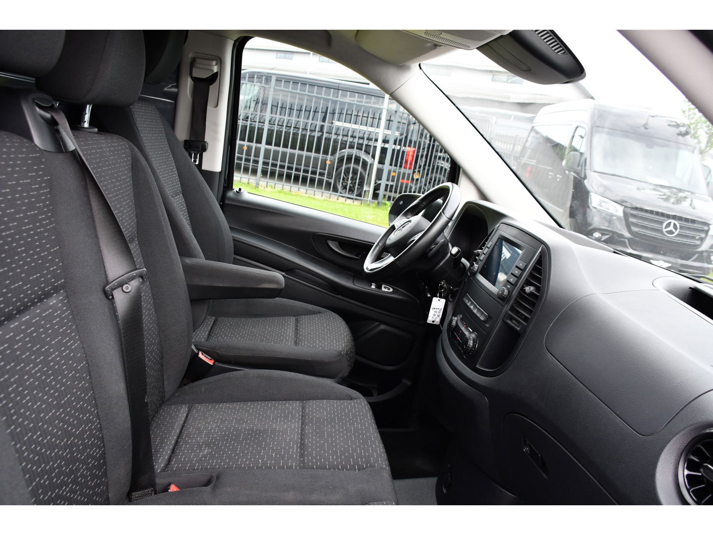 Mercedes-Benz Vito 116 CDI L3 Black Edition Camera, Cruise, Carplay, 164pk, LED, Automaat, Stoelverwarming, Trekhaak, Multimedia, Uniek!