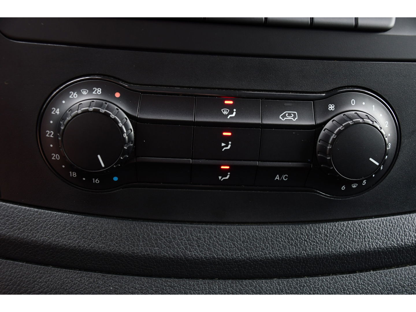 Mercedes-Benz Vito 116 CDI L3 Black Edition Camera, Cruise, Carplay, 164pk, LED, Automaat, Stoelverwarming, Trekhaak, Multimedia, Uniek!