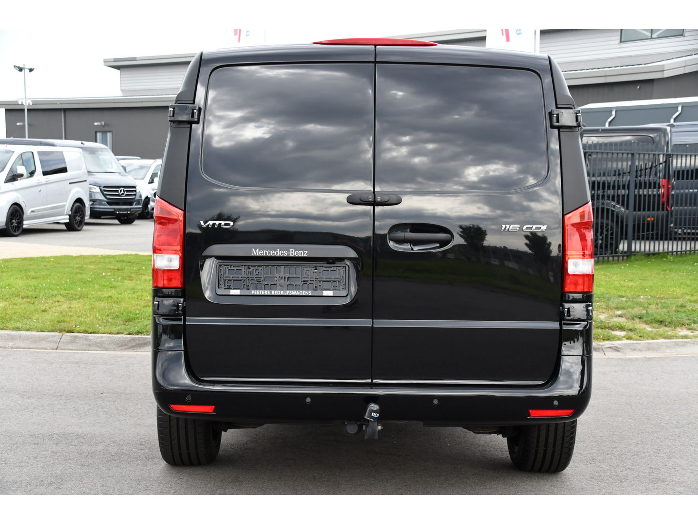 Mercedes-Benz Vito 116 CDI L3 Black Edition Camera, Cruise, Carplay, 164pk, LED, Automaat, Stoelverwarming, Trekhaak, Multimedia, Uniek!