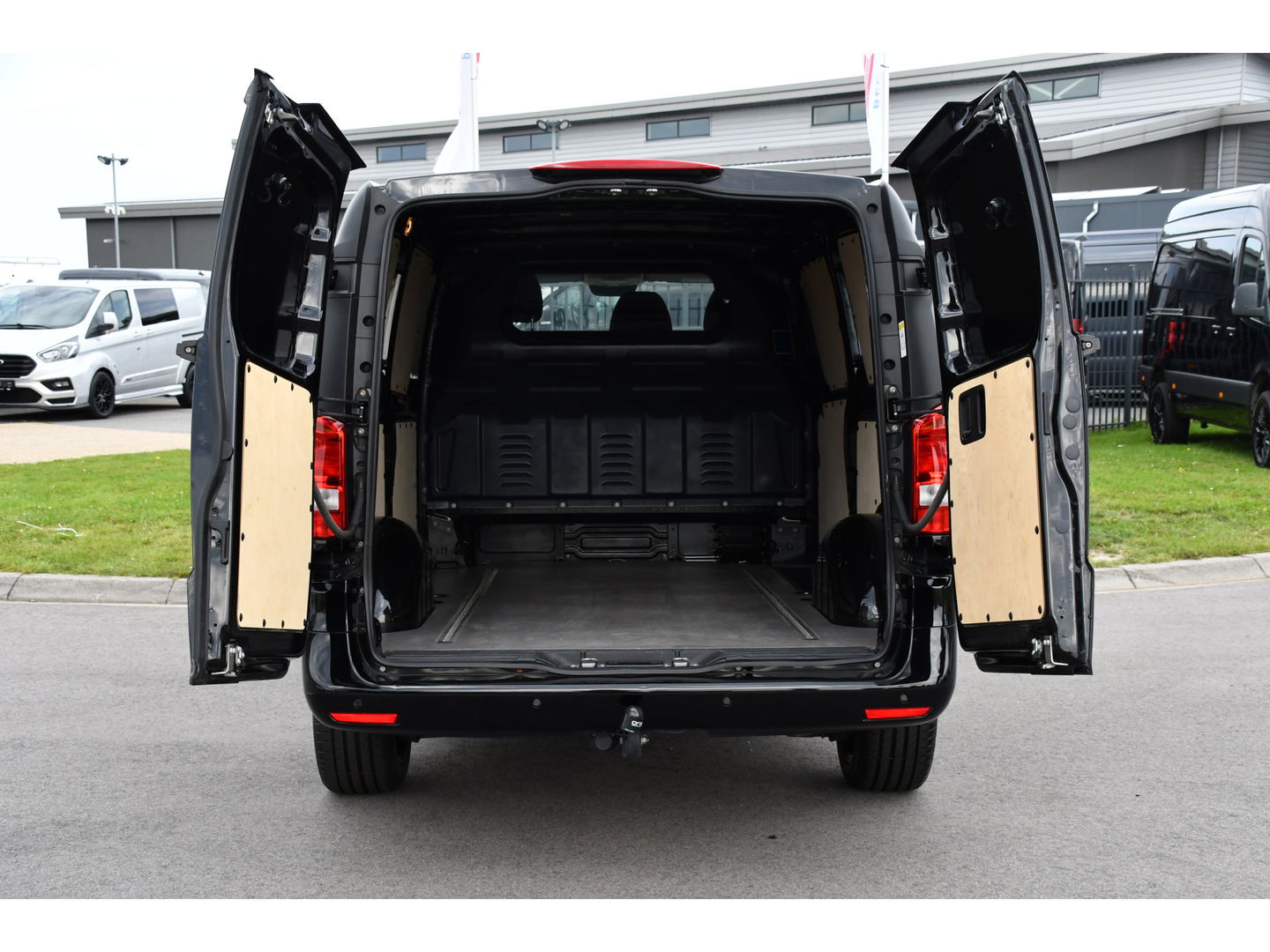 Mercedes-Benz Vito 116 CDI L3 Black Edition Camera, Cruise, Carplay, 164pk, LED, Automaat, Stoelverwarming, Trekhaak, Multimedia, Uniek!