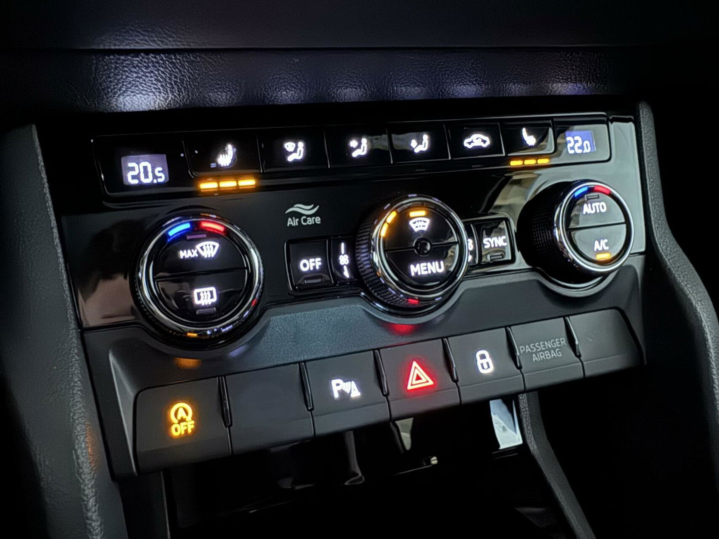 Škoda Karoq 1.5 TSI ACT Sportline Virtual Pano Canton Carplay NAP
