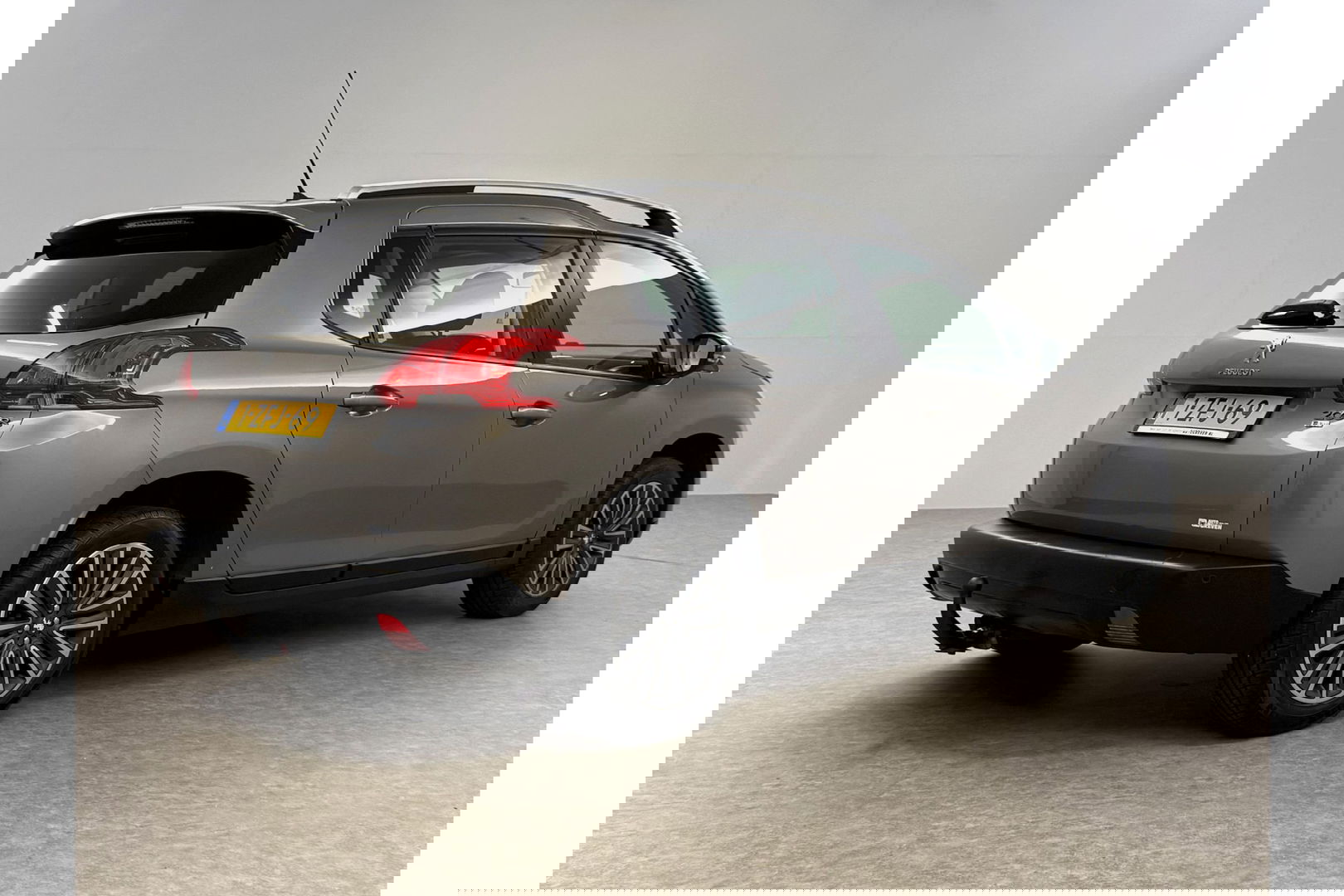 Peugeot 2008 1.2 PureTech Pano Airco Trekhaak LED Navi PDC 16"LMV
