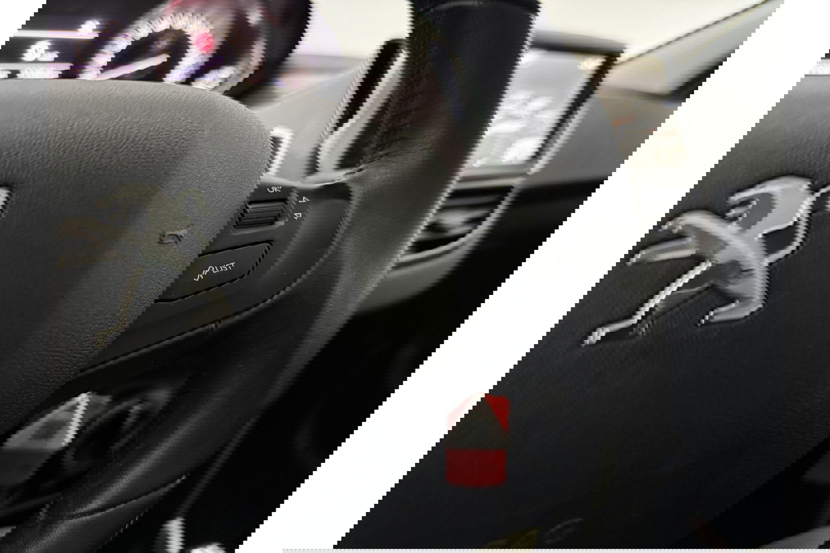 Peugeot 2008 1.2 PureTech Pano Airco Trekhaak LED Navi PDC 16"LMV