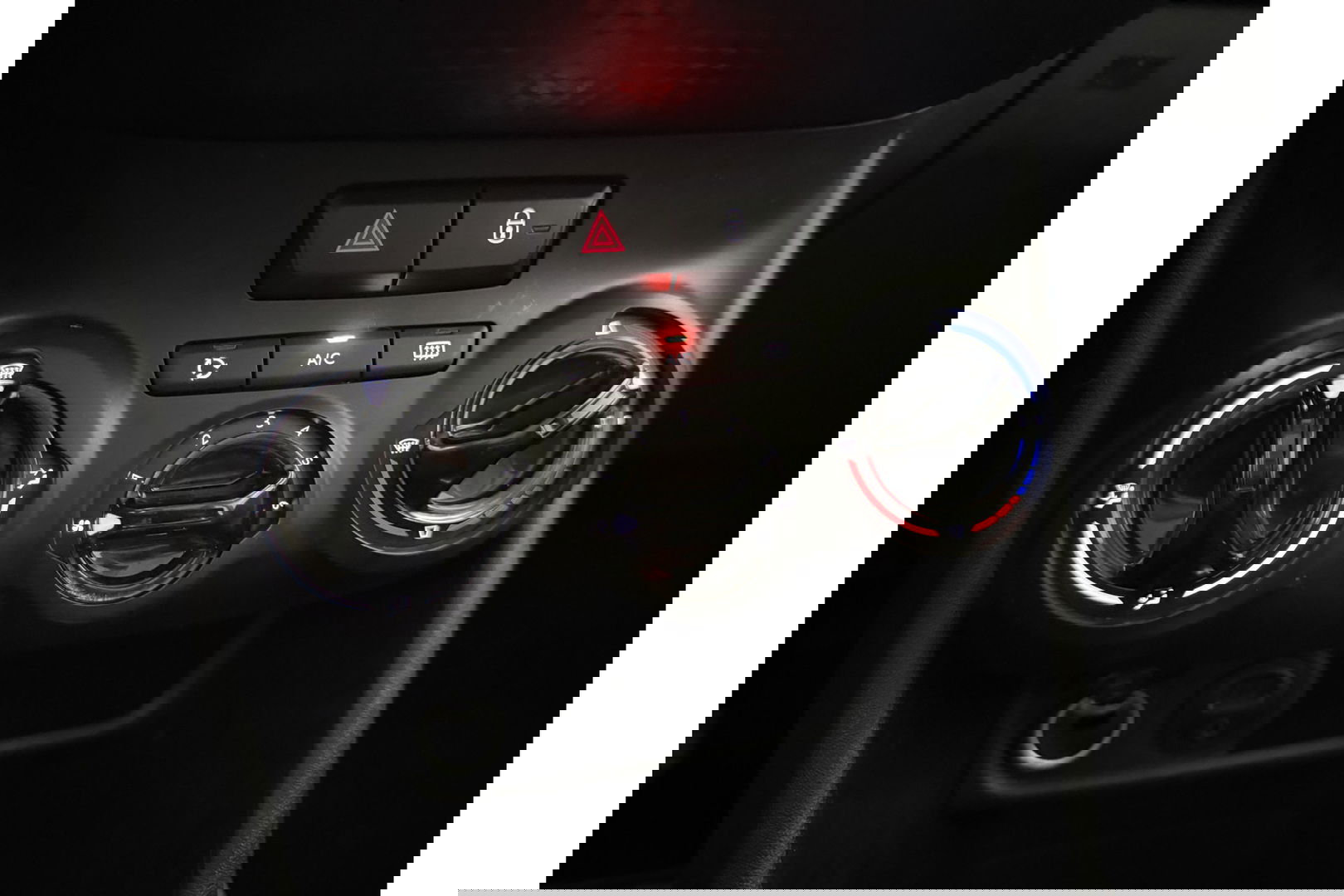 Peugeot 2008 1.2 PureTech Pano Airco Trekhaak LED Navi PDC 16"LMV