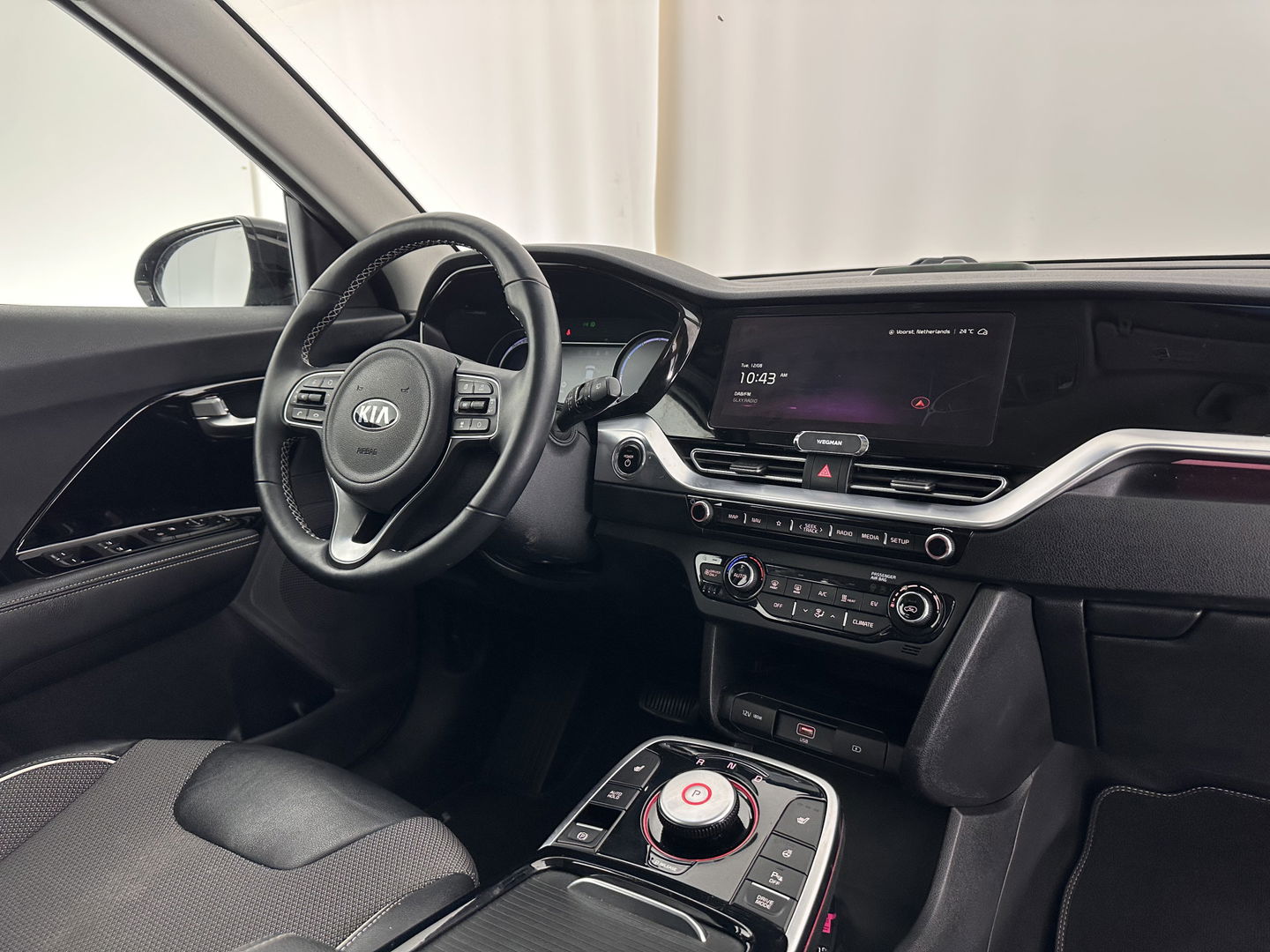 Kia e-Niro DynamicLine 64 kWh [ 3-Fase ] (INCL.BTW)  Aut. *LEATHER-MICROFIBRE | NAVI-FULLMAP | AMBIENT-LIGHT | DAB+ | ADAPTIVE-CRUISE | CAMERA | COMFORT-SEATS | KEYLESS | DIGI-COCKPIT | SHIFT-PADDLES | HEATED-SEATS | CARPLAY | LANE-