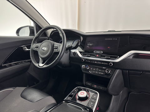 Kia e-Niro DynamicLine 64 kWh [ 3-Fase ] (INCL.BTW)  Aut. *LEATHER-MICROFIBRE | NAVI-FULLMAP | AMBIENT-LIGHT | DAB+ | ADAPTIVE-CRUISE | CAMERA | COMFORT-SEATS | KEYLESS | DIGI-COCKPIT | SHIFT-PADDLES | HEATED-SEATS | CARPLAY | LANE-
