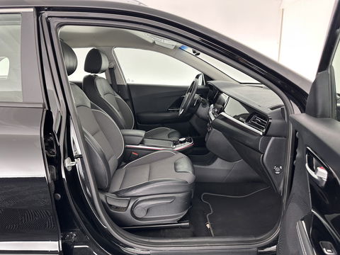 Kia e-Niro DynamicLine 64 kWh [ 3-Fase ] (INCL.BTW)  Aut. *LEATHER-MICROFIBRE | NAVI-FULLMAP | AMBIENT-LIGHT | DAB+ | ADAPTIVE-CRUISE | CAMERA | COMFORT-SEATS | KEYLESS | DIGI-COCKPIT | SHIFT-PADDLES | HEATED-SEATS | CARPLAY | LANE-