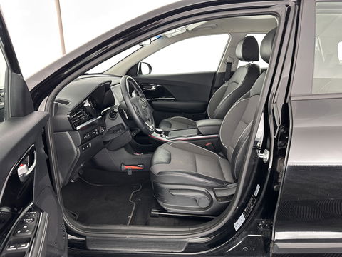 Kia e-Niro DynamicLine 64 kWh [ 3-Fase ] (INCL.BTW)  Aut. *LEATHER-MICROFIBRE | NAVI-FULLMAP | AMBIENT-LIGHT | DAB+ | ADAPTIVE-CRUISE | CAMERA | COMFORT-SEATS | KEYLESS | DIGI-COCKPIT | SHIFT-PADDLES | HEATED-SEATS | CARPLAY | LANE-