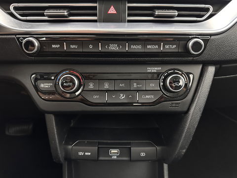 Kia e-Niro DynamicLine 64 kWh [ 3-Fase ] (INCL.BTW)  Aut. *LEATHER-MICROFIBRE | NAVI-FULLMAP | AMBIENT-LIGHT | DAB+ | ADAPTIVE-CRUISE | CAMERA | COMFORT-SEATS | KEYLESS | DIGI-COCKPIT | SHIFT-PADDLES | HEATED-SEATS | CARPLAY | LANE-