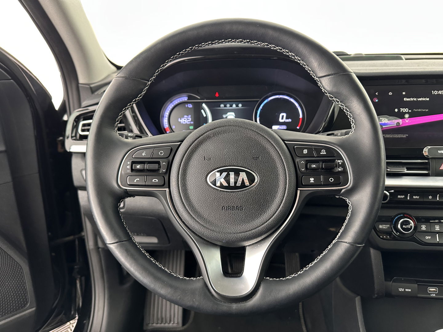 Kia e-Niro DynamicLine 64 kWh [ 3-Fase ] (INCL.BTW)  Aut. *LEATHER-MICROFIBRE | NAVI-FULLMAP | AMBIENT-LIGHT | DAB+ | ADAPTIVE-CRUISE | CAMERA | COMFORT-SEATS | KEYLESS | DIGI-COCKPIT | SHIFT-PADDLES | HEATED-SEATS | CARPLAY | LANE-