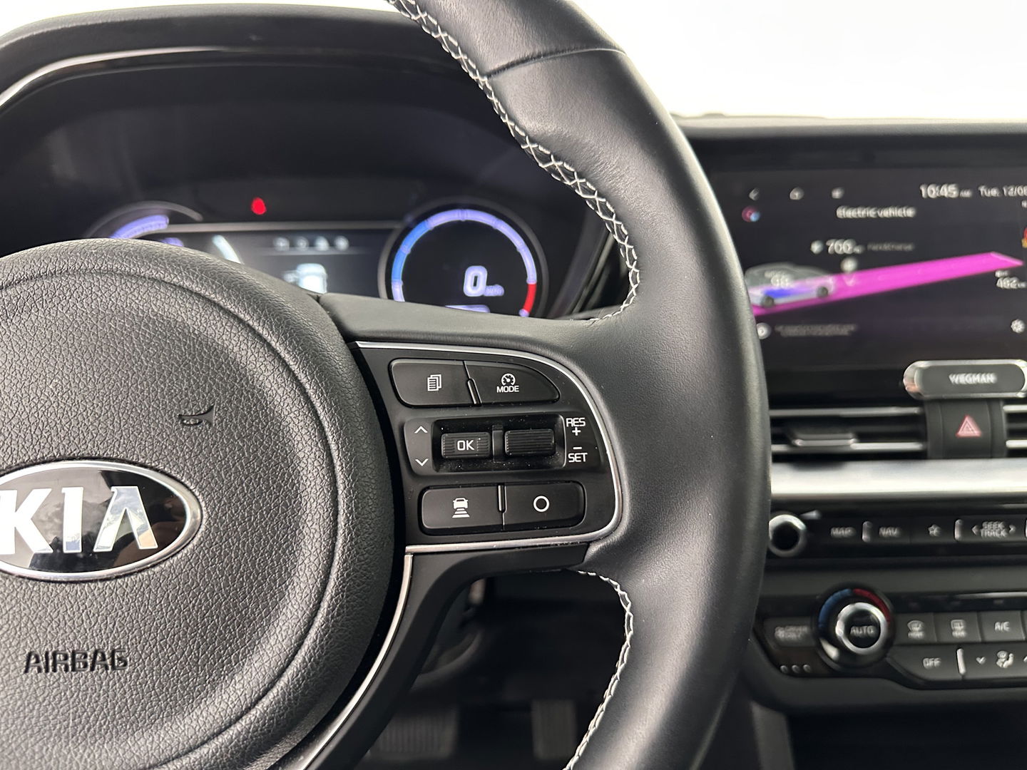 Kia e-Niro DynamicLine 64 kWh [ 3-Fase ] (INCL.BTW)  Aut. *LEATHER-MICROFIBRE | NAVI-FULLMAP | AMBIENT-LIGHT | DAB+ | ADAPTIVE-CRUISE | CAMERA | COMFORT-SEATS | KEYLESS | DIGI-COCKPIT | SHIFT-PADDLES | HEATED-SEATS | CARPLAY | LANE-