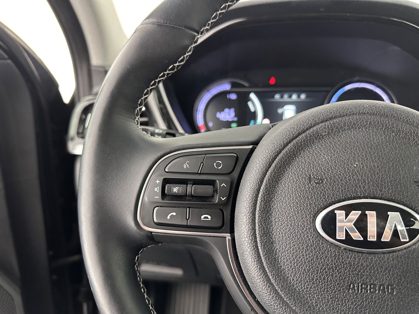 Kia e-Niro DynamicLine 64 kWh [ 3-Fase ] (INCL.BTW)  Aut. *LEATHER-MICROFIBRE | NAVI-FULLMAP | AMBIENT-LIGHT | DAB+ | ADAPTIVE-CRUISE | CAMERA | COMFORT-SEATS | KEYLESS | DIGI-COCKPIT | SHIFT-PADDLES | HEATED-SEATS | CARPLAY | LANE-