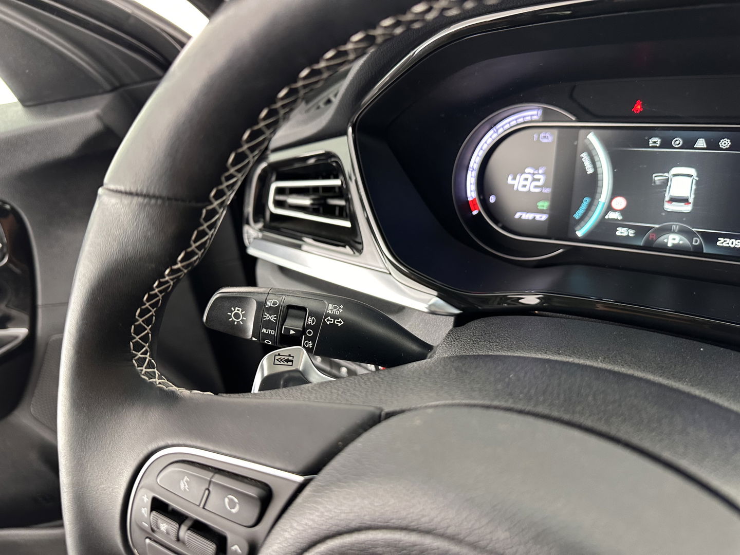 Kia e-Niro DynamicLine 64 kWh [ 3-Fase ] (INCL.BTW)  Aut. *LEATHER-MICROFIBRE | NAVI-FULLMAP | AMBIENT-LIGHT | DAB+ | ADAPTIVE-CRUISE | CAMERA | COMFORT-SEATS | KEYLESS | DIGI-COCKPIT | SHIFT-PADDLES | HEATED-SEATS | CARPLAY | LANE-