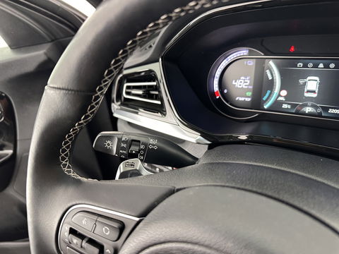 Kia e-Niro DynamicLine 64 kWh [ 3-Fase ] (INCL.BTW)  Aut. *LEATHER-MICROFIBRE | NAVI-FULLMAP | AMBIENT-LIGHT | DAB+ | ADAPTIVE-CRUISE | CAMERA | COMFORT-SEATS | KEYLESS | DIGI-COCKPIT | SHIFT-PADDLES | HEATED-SEATS | CARPLAY | LANE-