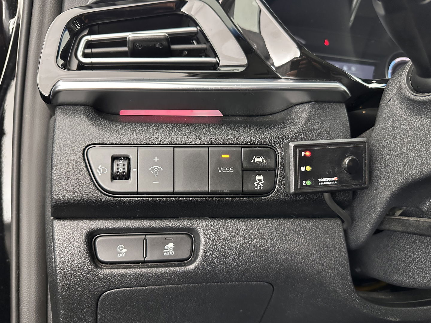 Kia e-Niro DynamicLine 64 kWh [ 3-Fase ] (INCL.BTW)  Aut. *LEATHER-MICROFIBRE | NAVI-FULLMAP | AMBIENT-LIGHT | DAB+ | ADAPTIVE-CRUISE | CAMERA | COMFORT-SEATS | KEYLESS | DIGI-COCKPIT | SHIFT-PADDLES | HEATED-SEATS | CARPLAY | LANE-