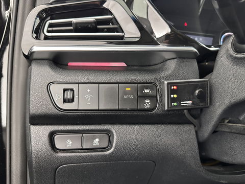 Kia e-Niro DynamicLine 64 kWh [ 3-Fase ] (INCL.BTW)  Aut. *LEATHER-MICROFIBRE | NAVI-FULLMAP | AMBIENT-LIGHT | DAB+ | ADAPTIVE-CRUISE | CAMERA | COMFORT-SEATS | KEYLESS | DIGI-COCKPIT | SHIFT-PADDLES | HEATED-SEATS | CARPLAY | LANE-