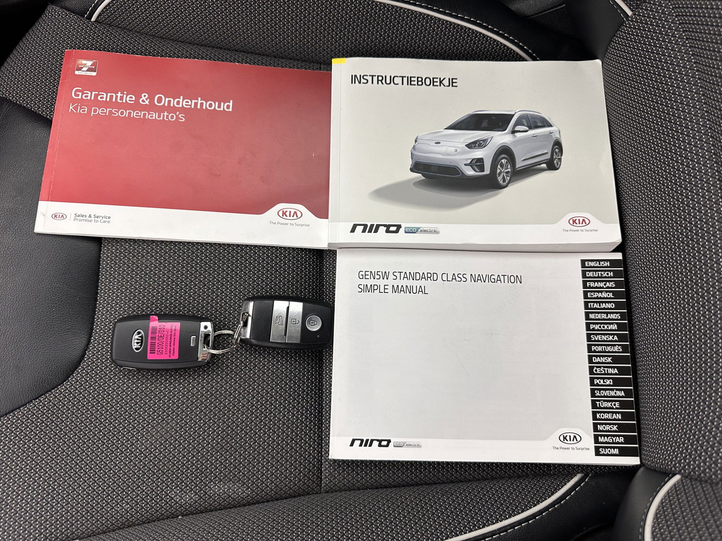 Kia e-Niro DynamicLine 64 kWh [ 3-Fase ] (INCL.BTW)  Aut. *LEATHER-MICROFIBRE | NAVI-FULLMAP | AMBIENT-LIGHT | DAB+ | ADAPTIVE-CRUISE | CAMERA | COMFORT-SEATS | KEYLESS | DIGI-COCKPIT | SHIFT-PADDLES | HEATED-SEATS | CARPLAY | LANE-