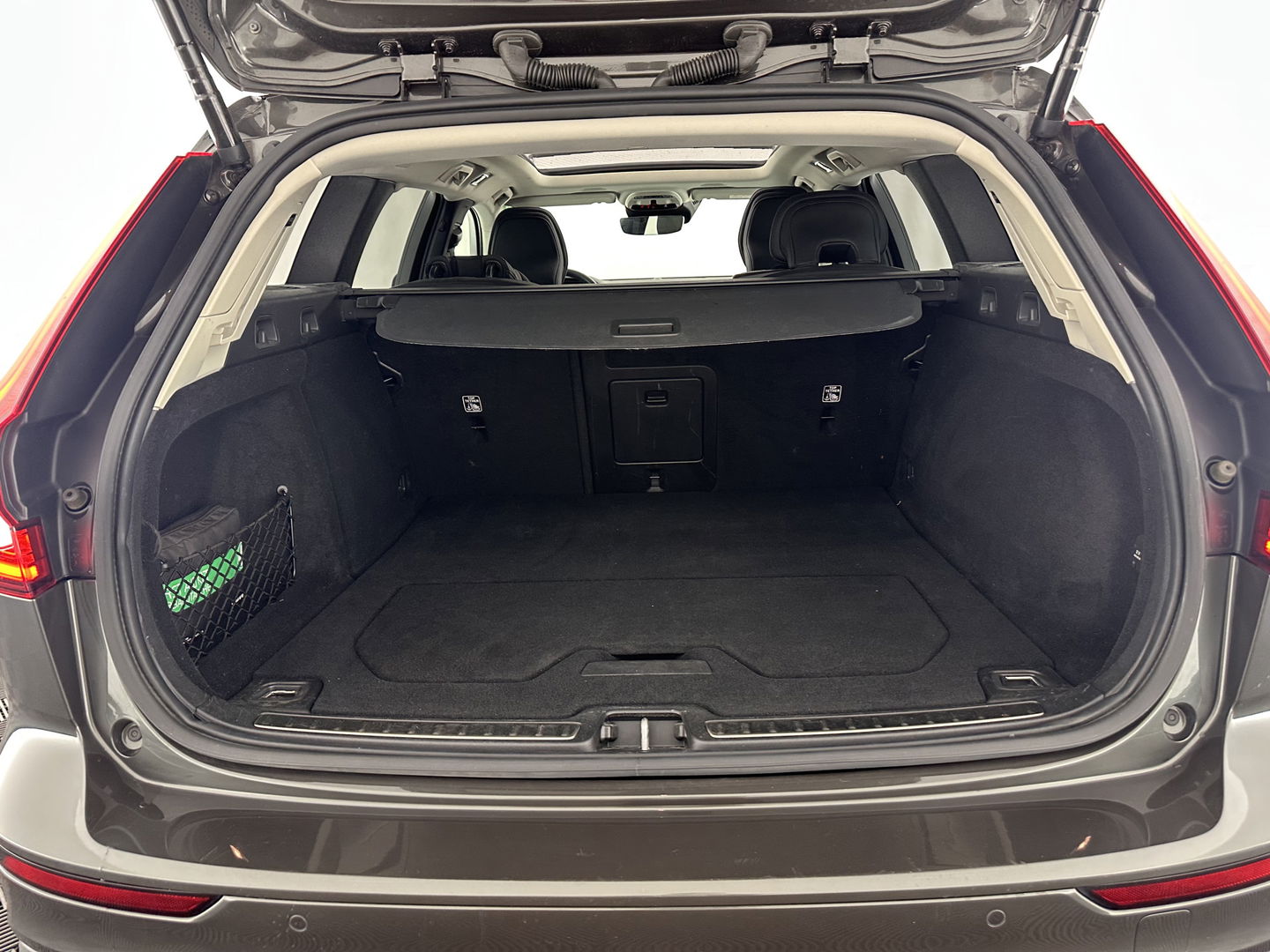 Volvo V60 2.0 T6 Plug-in hybrid AWD Plus Bright (INCL.BTW) *PANO | LUXURY-LEATHER | FULL-LED | DIGI-COCKPIT | NAVI-FULLMAP | HEATED-SPORTSEATS | KEYLESS | ECC | PDC | CRUISE | 18''ALU*