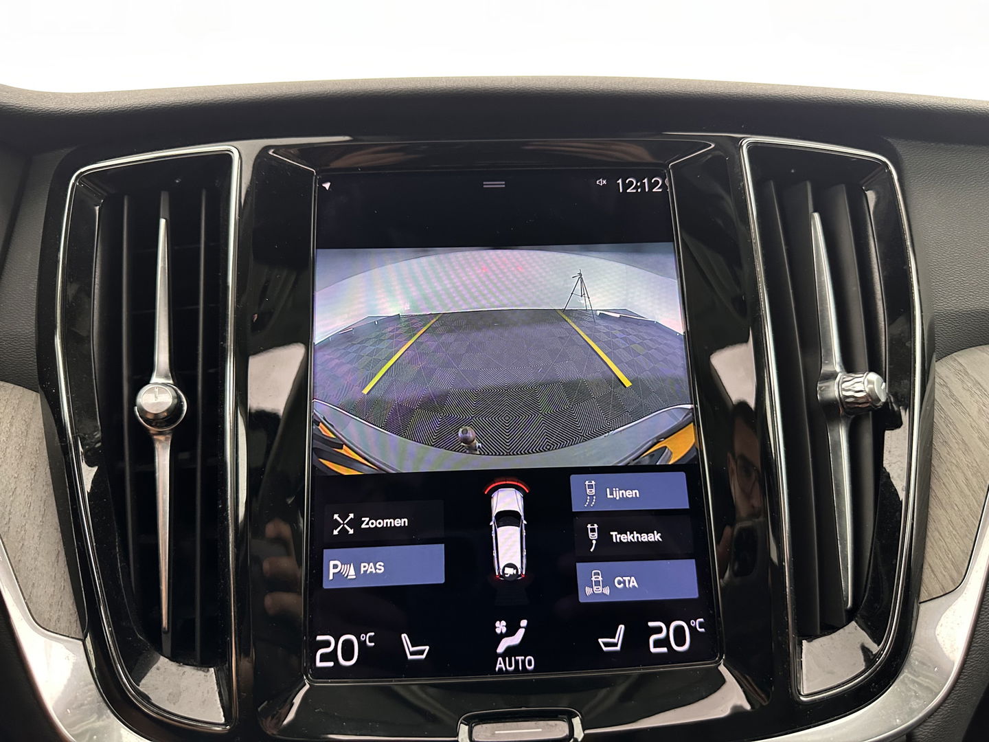 Volvo V60 2.0 T6 Plug-in hybrid AWD Plus Bright (INCL.BTW) *PANO | LUXURY-LEATHER | FULL-LED | DIGI-COCKPIT | NAVI-FULLMAP | HEATED-SPORTSEATS | KEYLESS | ECC | PDC | CRUISE | 18''ALU*