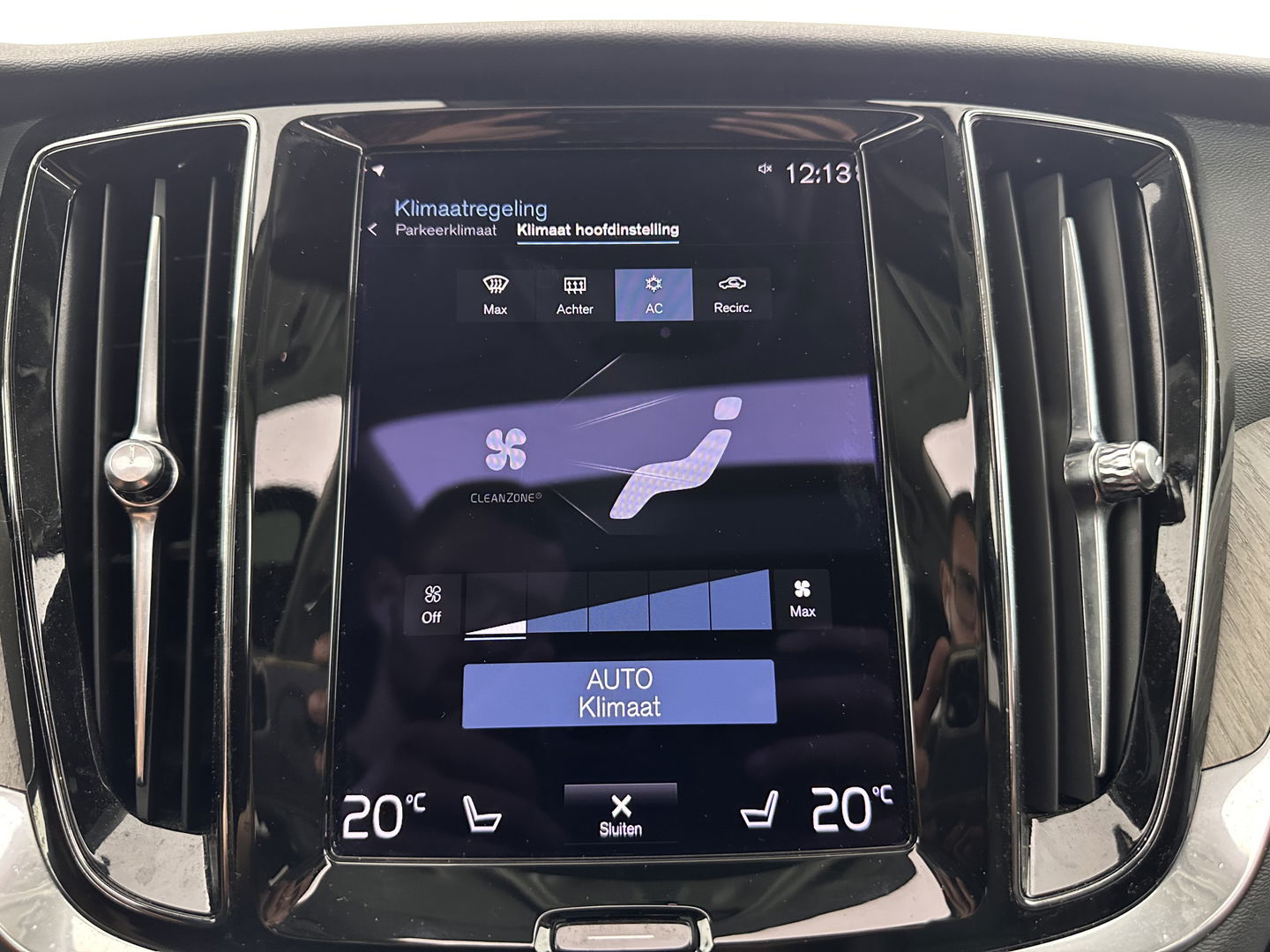 Volvo V60 2.0 T6 Plug-in hybrid AWD Plus Bright (INCL.BTW) *PANO | LUXURY-LEATHER | FULL-LED | DIGI-COCKPIT | NAVI-FULLMAP | HEATED-SPORTSEATS | KEYLESS | ECC | PDC | CRUISE | 18''ALU*