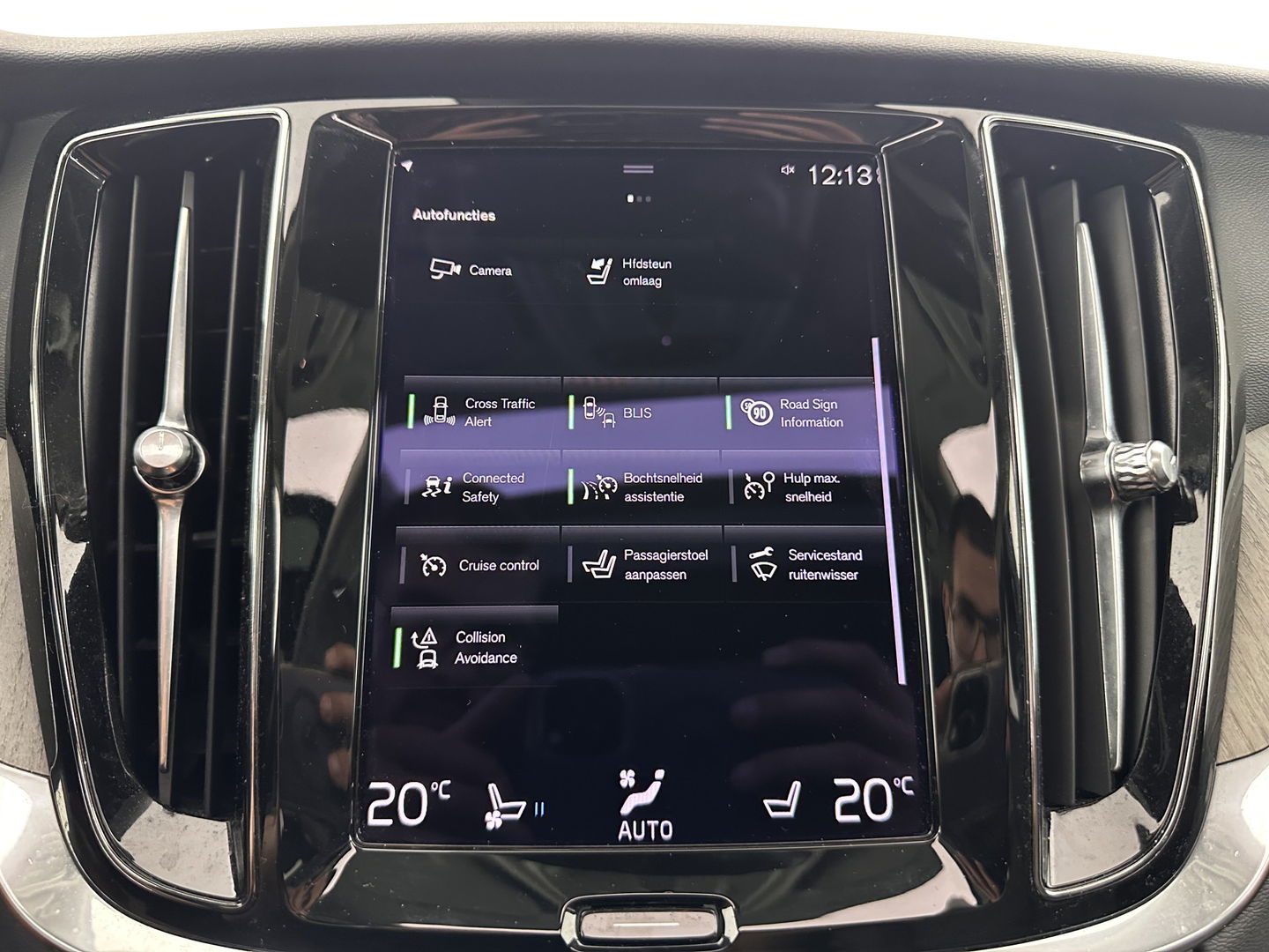 Volvo V60 2.0 T6 Plug-in hybrid AWD Plus Bright (INCL.BTW) *PANO | LUXURY-LEATHER | FULL-LED | DIGI-COCKPIT | NAVI-FULLMAP | HEATED-SPORTSEATS | KEYLESS | ECC | PDC | CRUISE | 18''ALU*